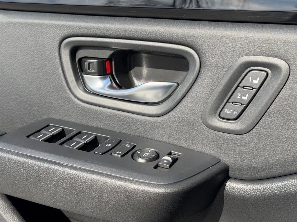 Used 2025 Honda Pilot EX-L image 15