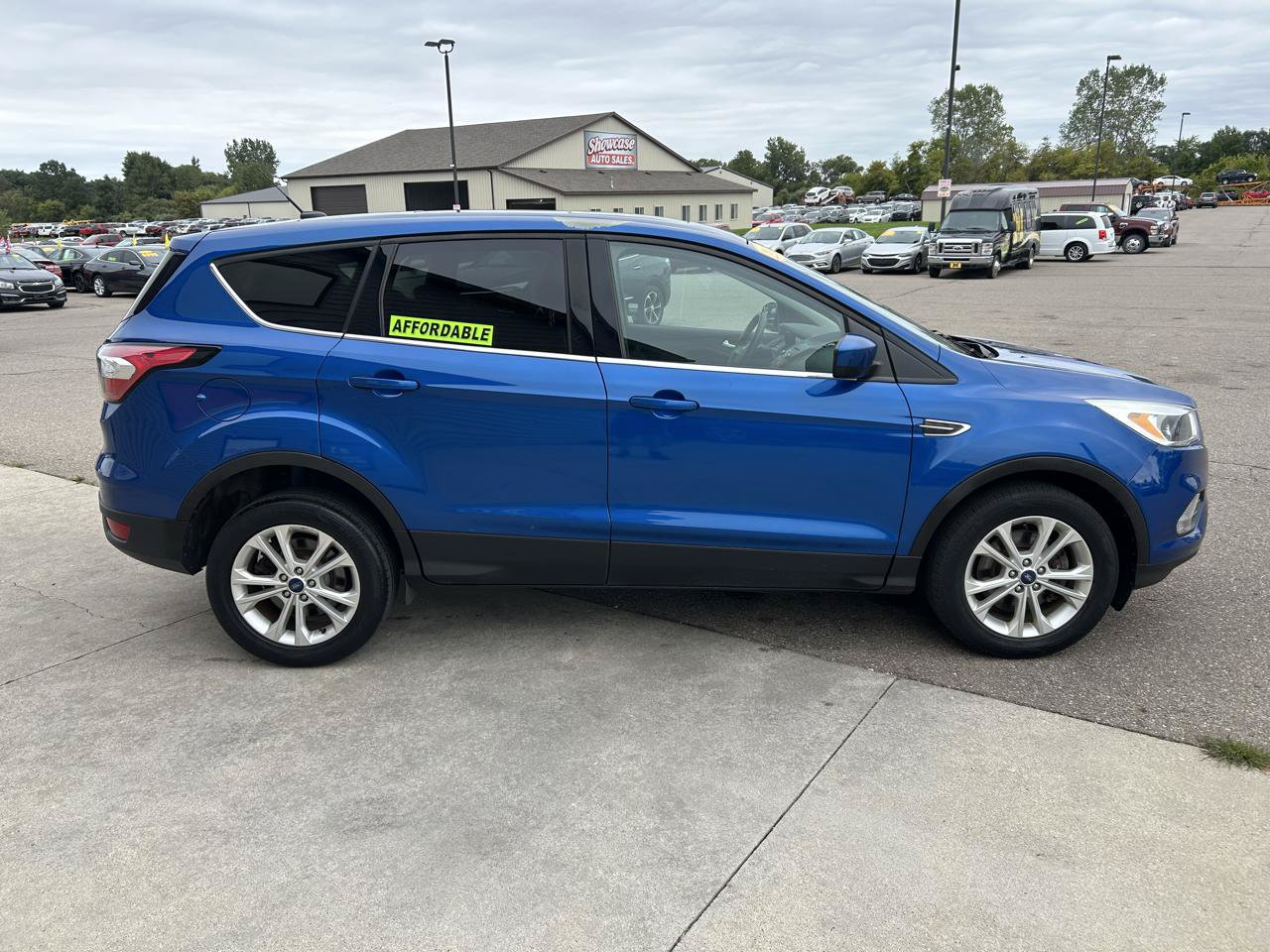 Used 2017 Ford Escape SE w/ SE Cold Weather Package AWD/4WD image 4