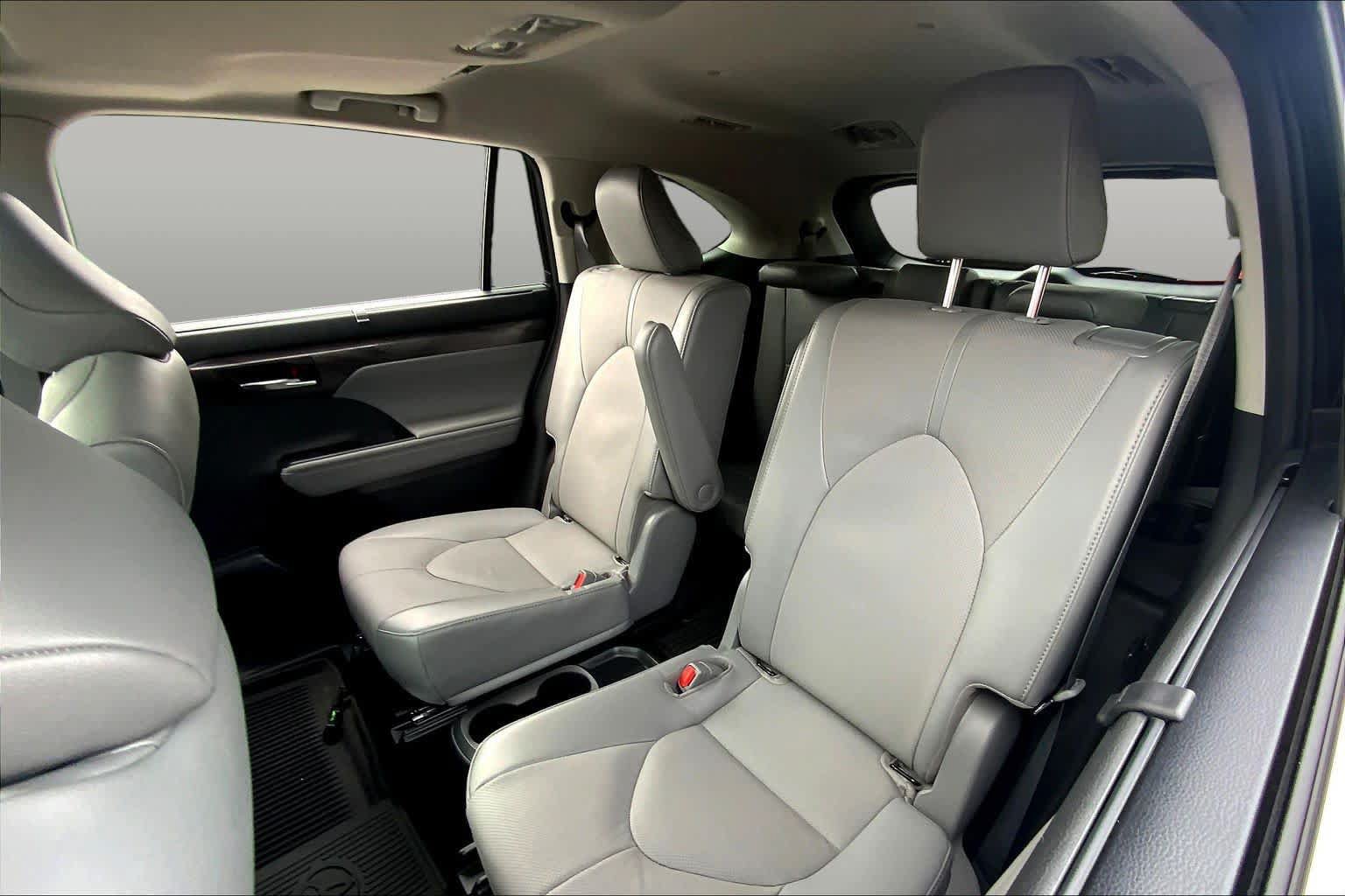 Used 2022 Toyota Highlander Limited AWD/4WD image 39