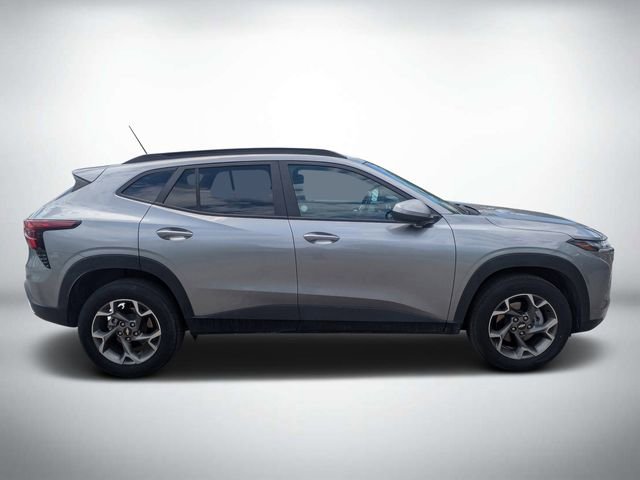 Used 2025 Chevrolet Trax LT w/ LT Convenience Package FWD image 2