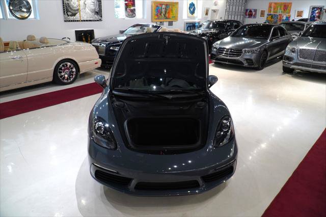 Used 2018 Porsche 718 Cayman RWD image 9