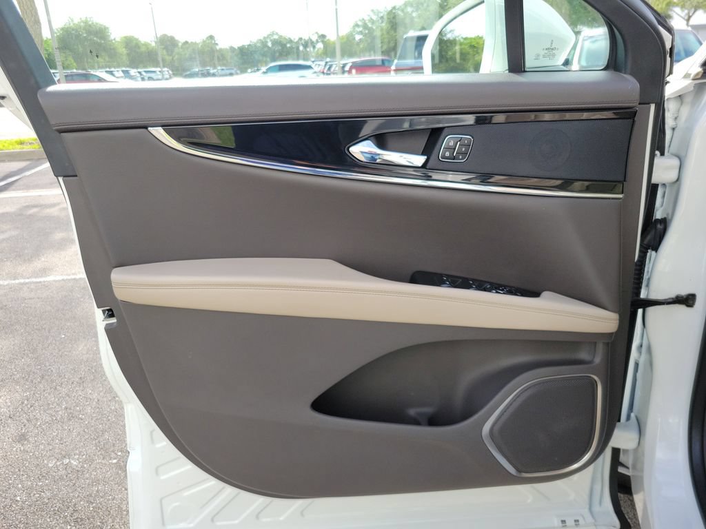 Certified 2023 Lincoln Nautilus FWD image 16