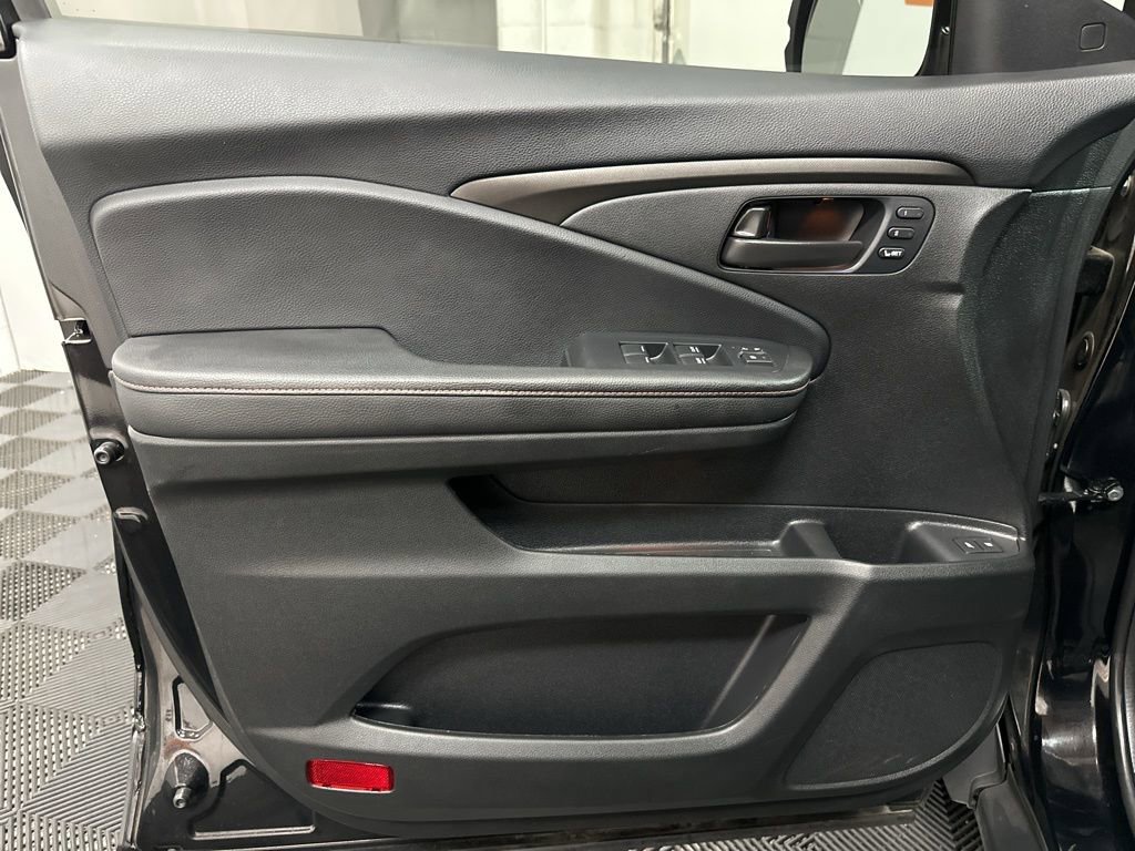 Used 2025 Honda Passport TrailSport image 17