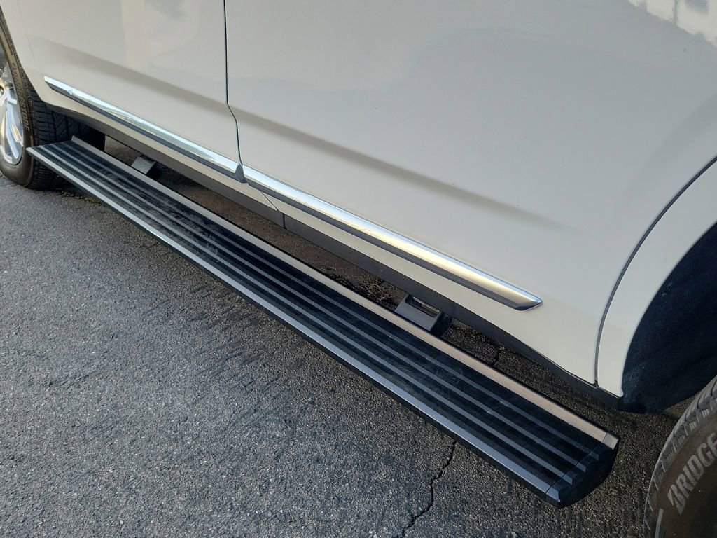 Used 2022 GMC Yukon Denali RWD image 32