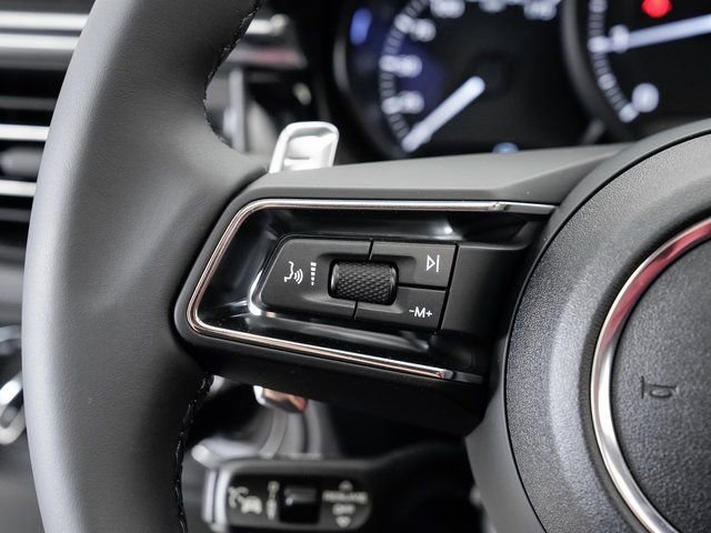 Certified 2025 Porsche Macan AWD/4WD image 14