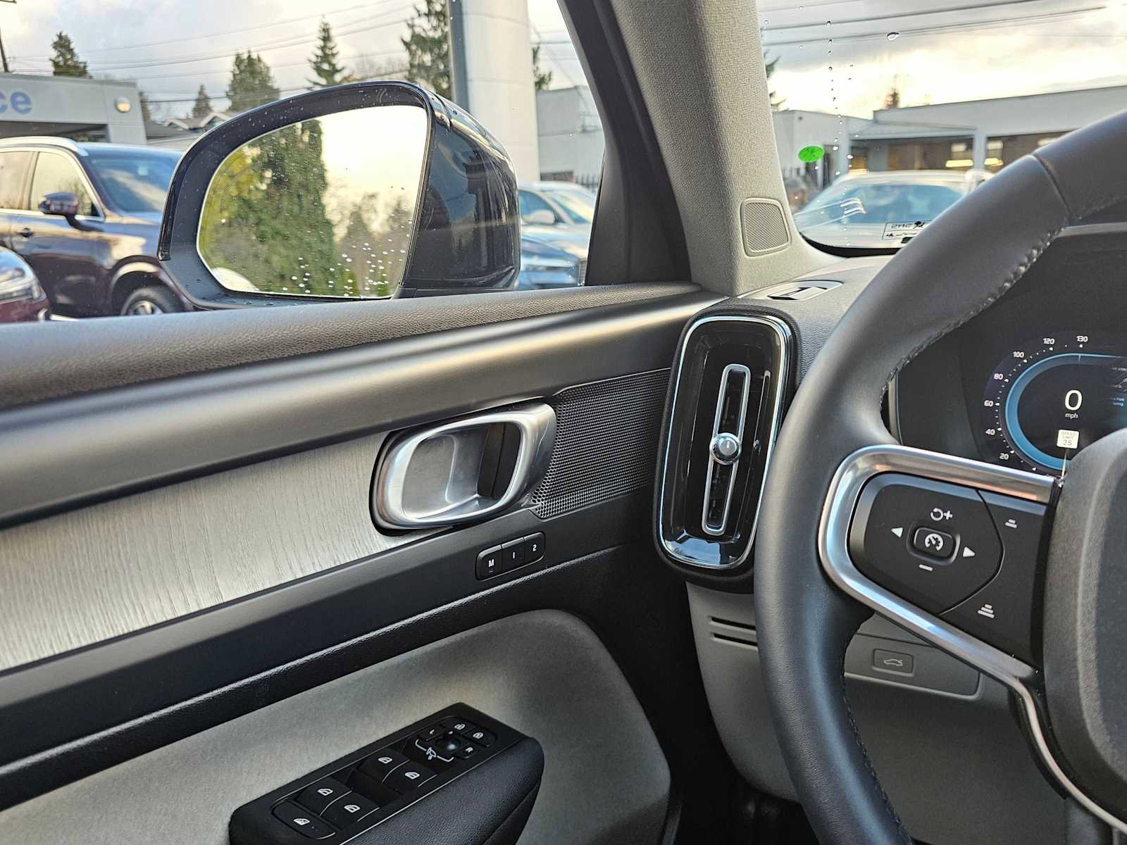 Certified 2024 Volvo XC40 B5 Plus w/ Protection Package Premier image 31