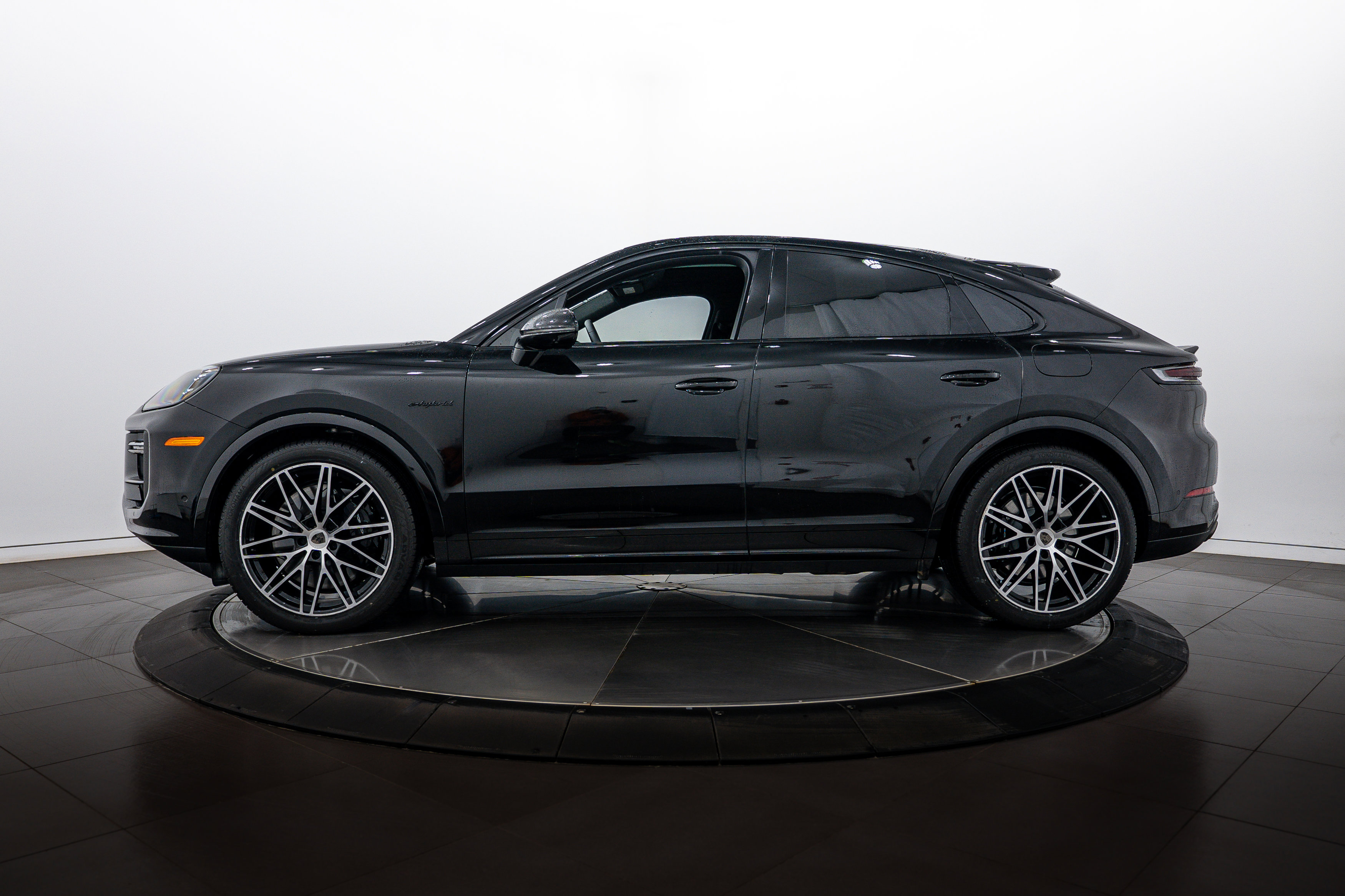 Certified 2026 Porsche Cayenne Turbo AWD/4WD image 2