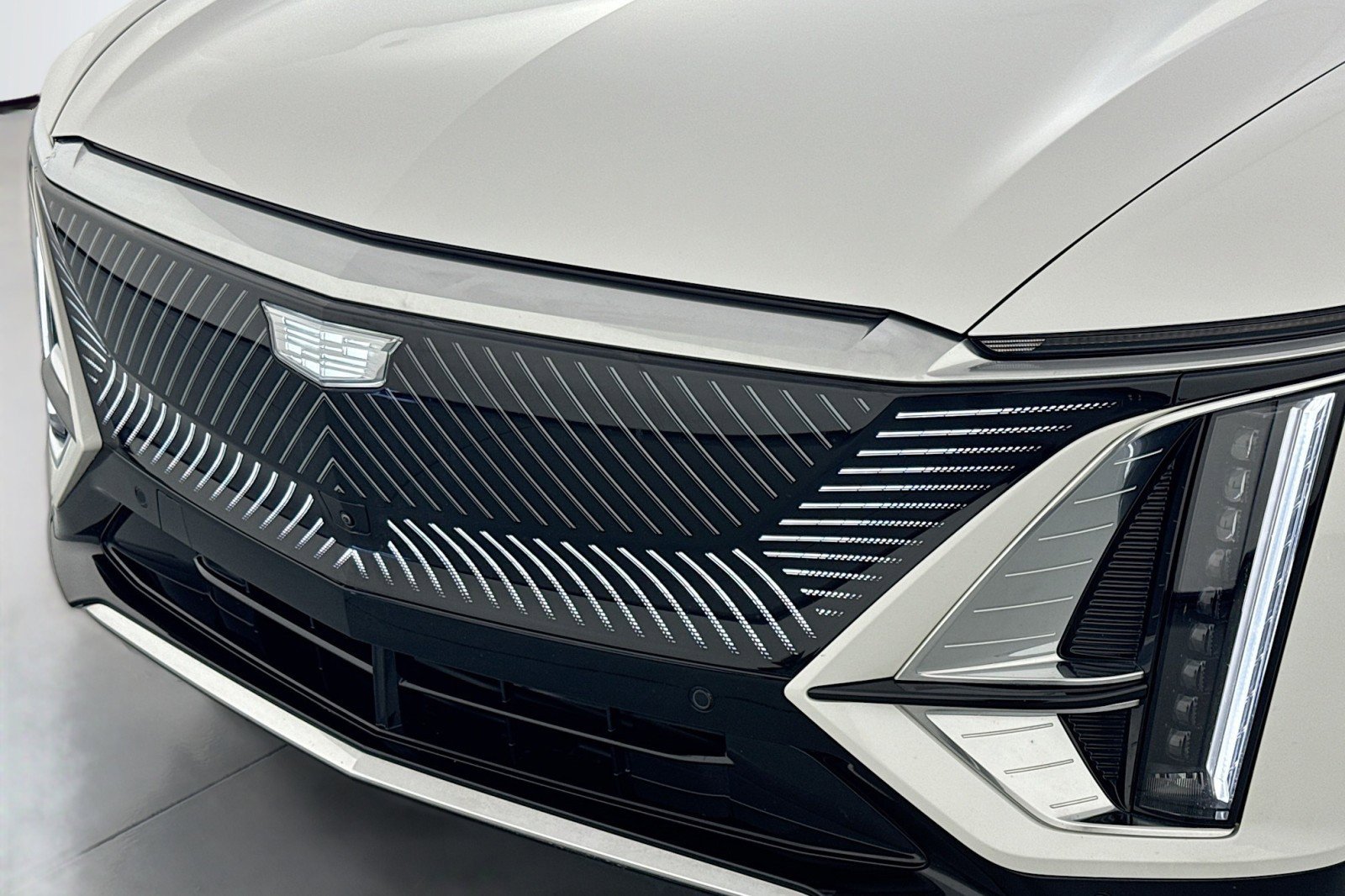 Used 2025 Cadillac Lyriq Luxury w/ LPO, Floor Liner Package AWD/4WD image 13