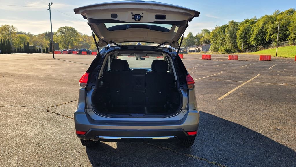 Used 2017 Nissan Rogue SV image 11