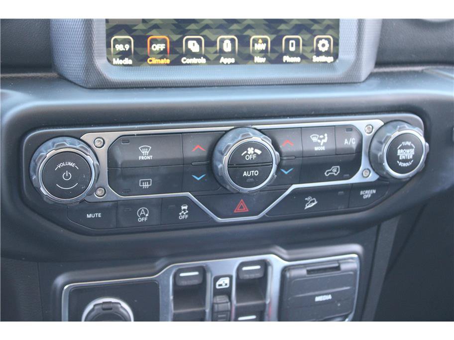 Used 2020 Jeep Wrangler Unlimited Sahara AWD/4WD image 26
