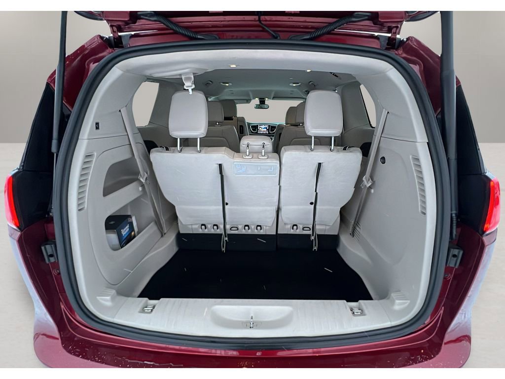 Used 2018 Chrysler Pacifica Touring-L Plus w/ Tire & Wheel Group image 30