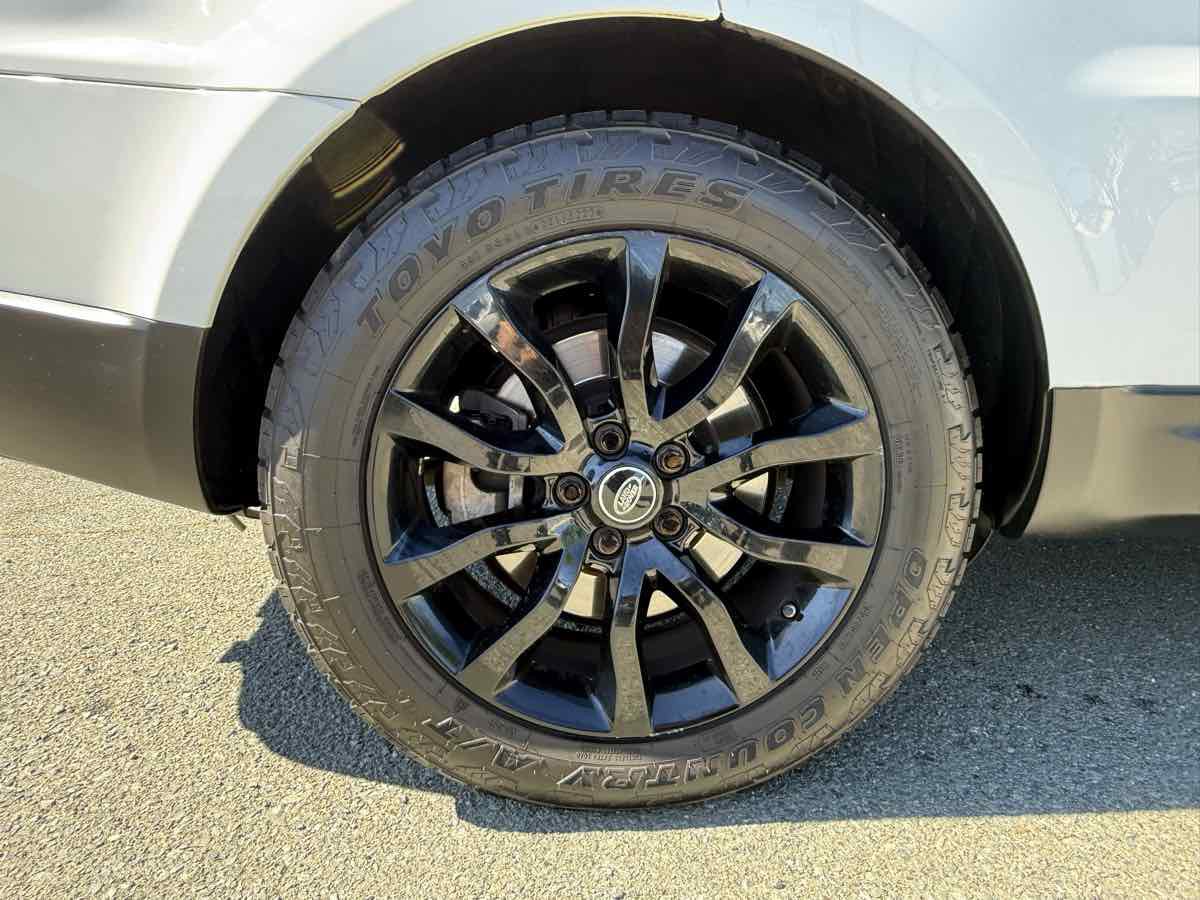 Used 2015 Land Rover Range Rover Sport HSE image 40