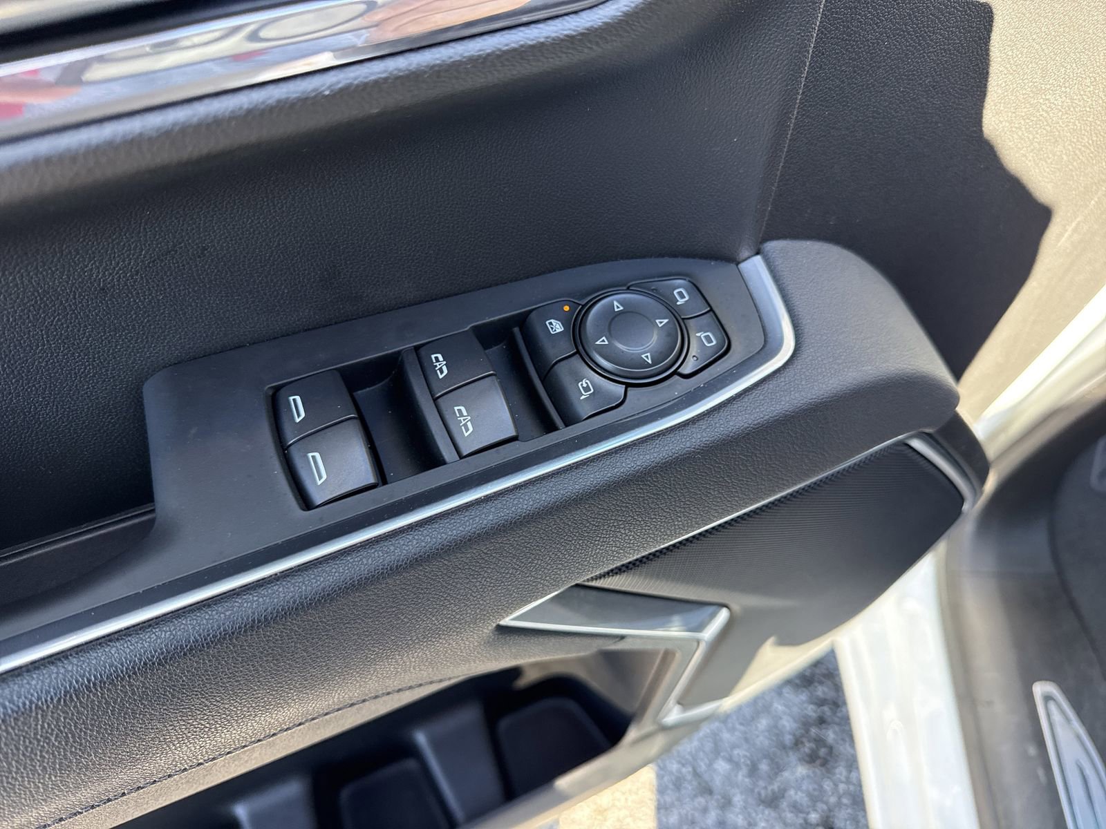 Used 2025 GMC Sierra 1500 SLT image 14