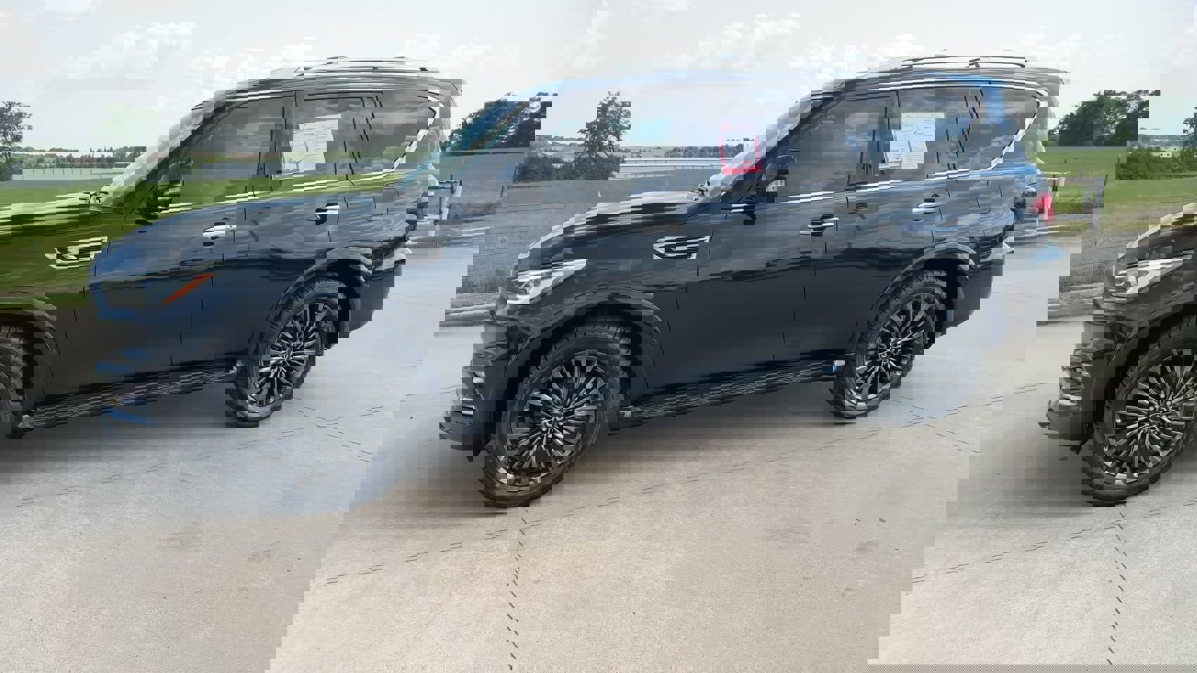 Used 2024 INFINITI QX80 Premium Select w/ All-Season Package image 5