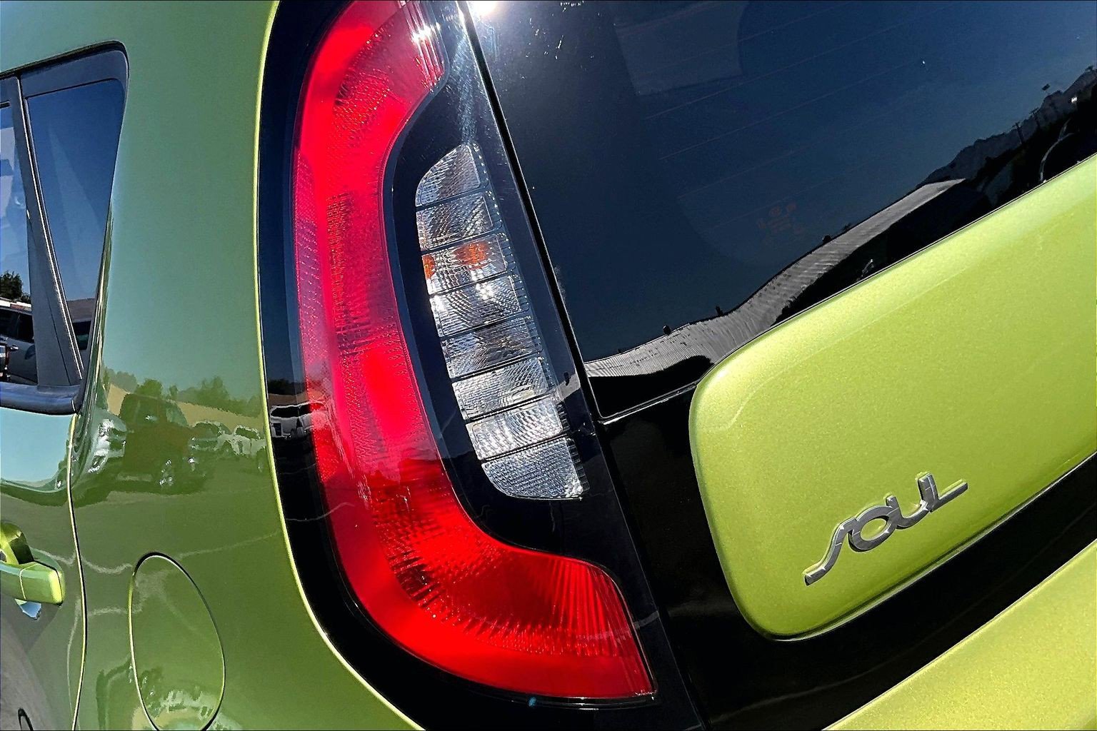 Used 2018 Kia Soul + FWD image 28
