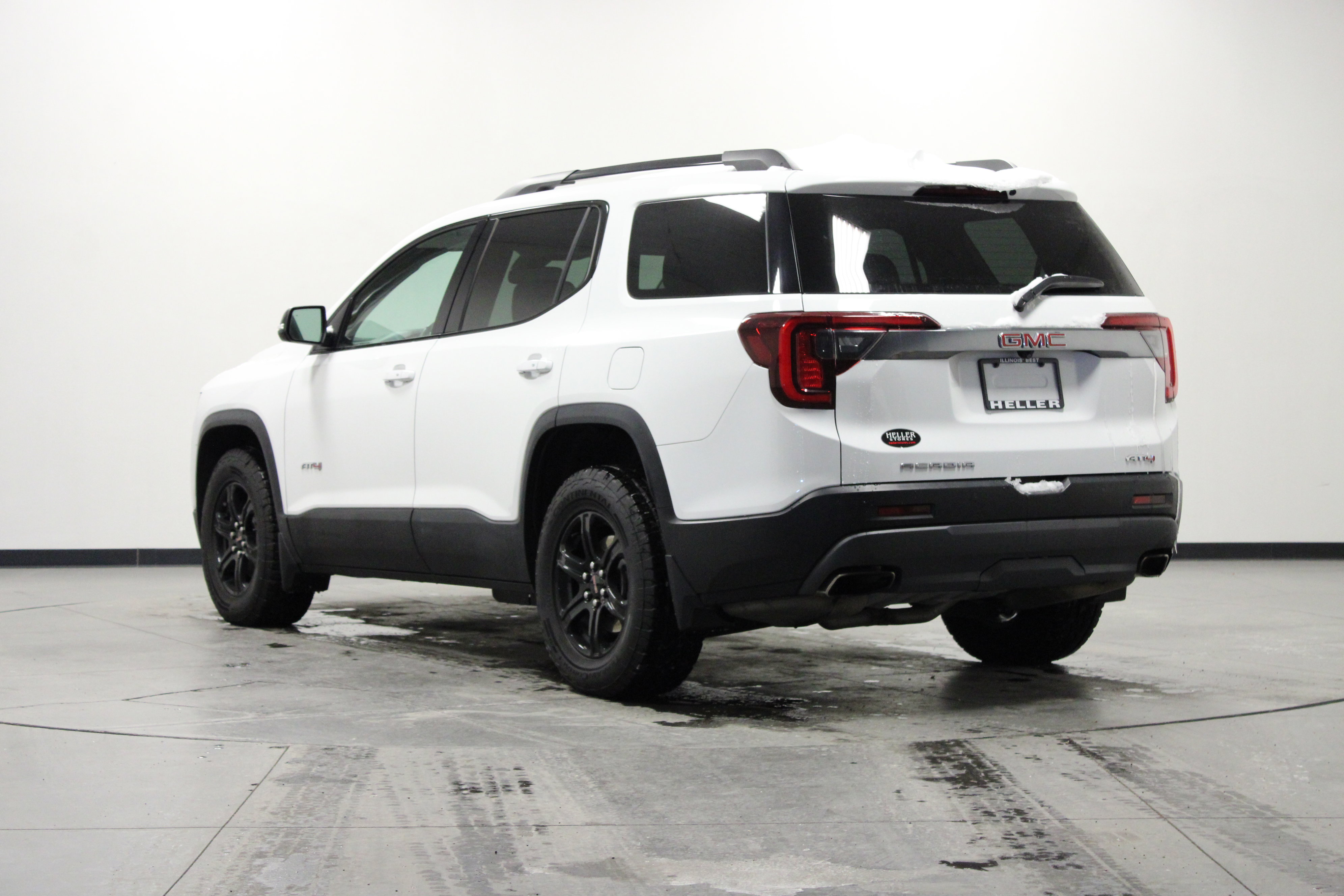 Used 2023 GMC Acadia AT4 w/ Preferred Package image 6