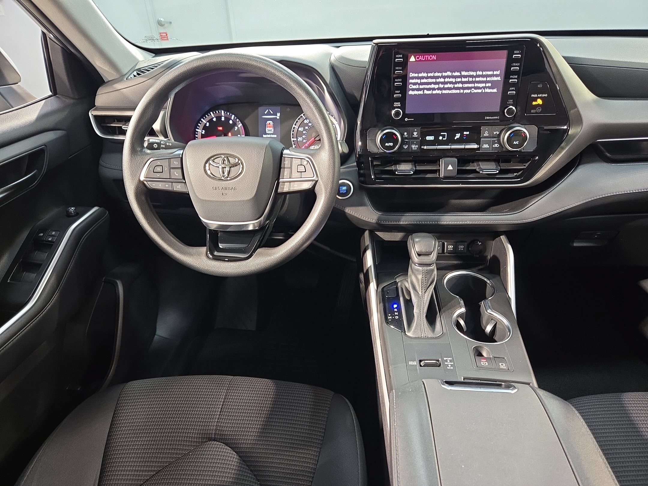 Used 2021 Toyota Highlander L FWD image 9