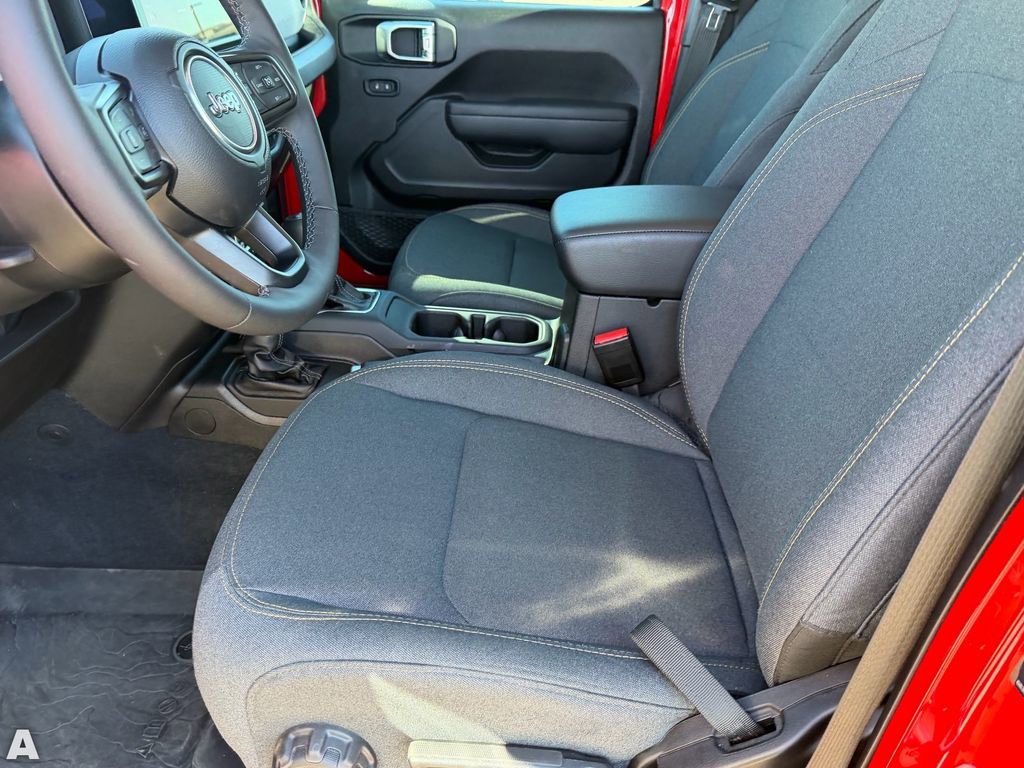 Used 2025 Jeep Wrangler Sport S image 19