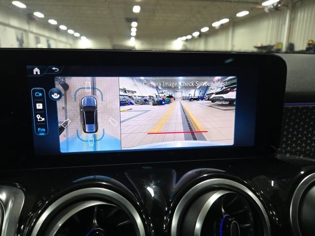 Used 2025 Mercedes-Benz GLB 250 4MATIC image 8