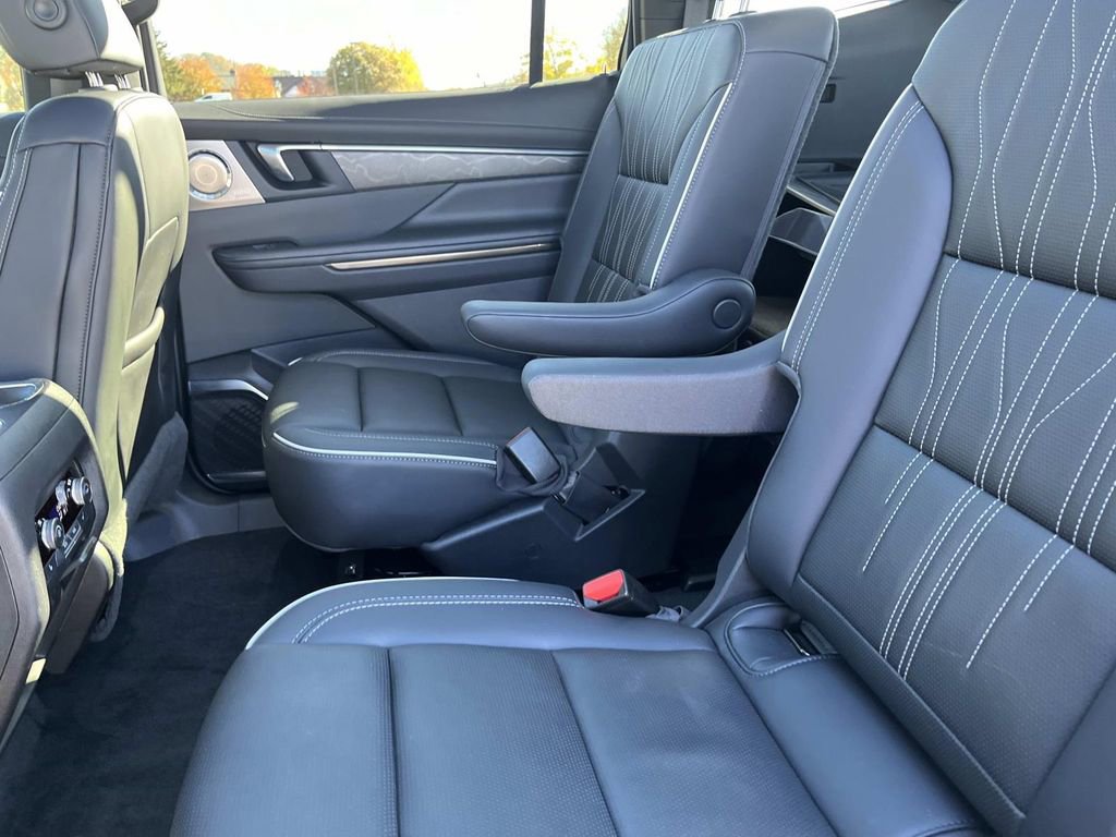 Used 2025 Buick Enclave Avenir w/ Trailering Package, 5000 lbs. image 19