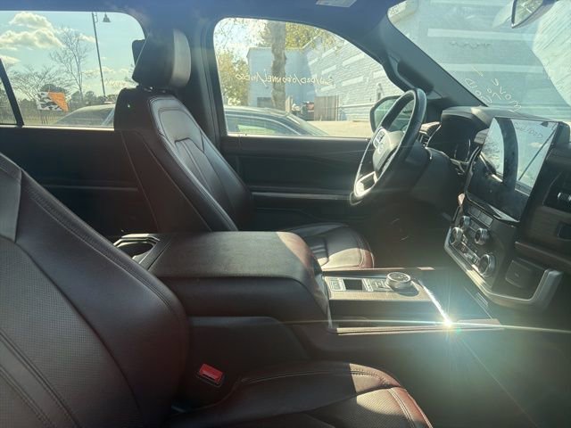 Used 2024 Ford Expedition Limited image 17