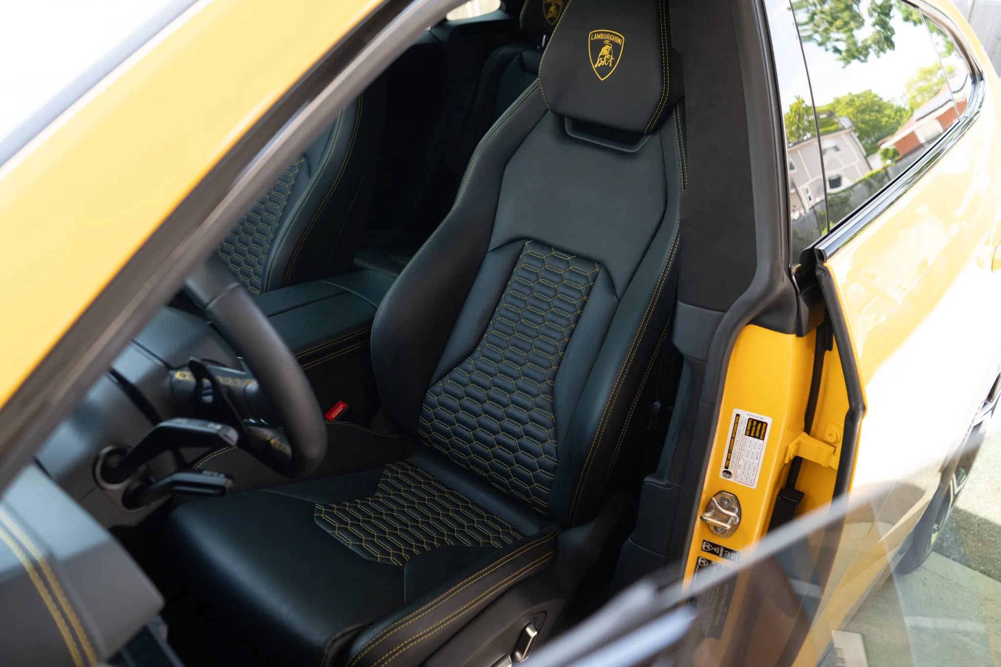 Used 2021 Lamborghini Urus AWD/4WD image 44