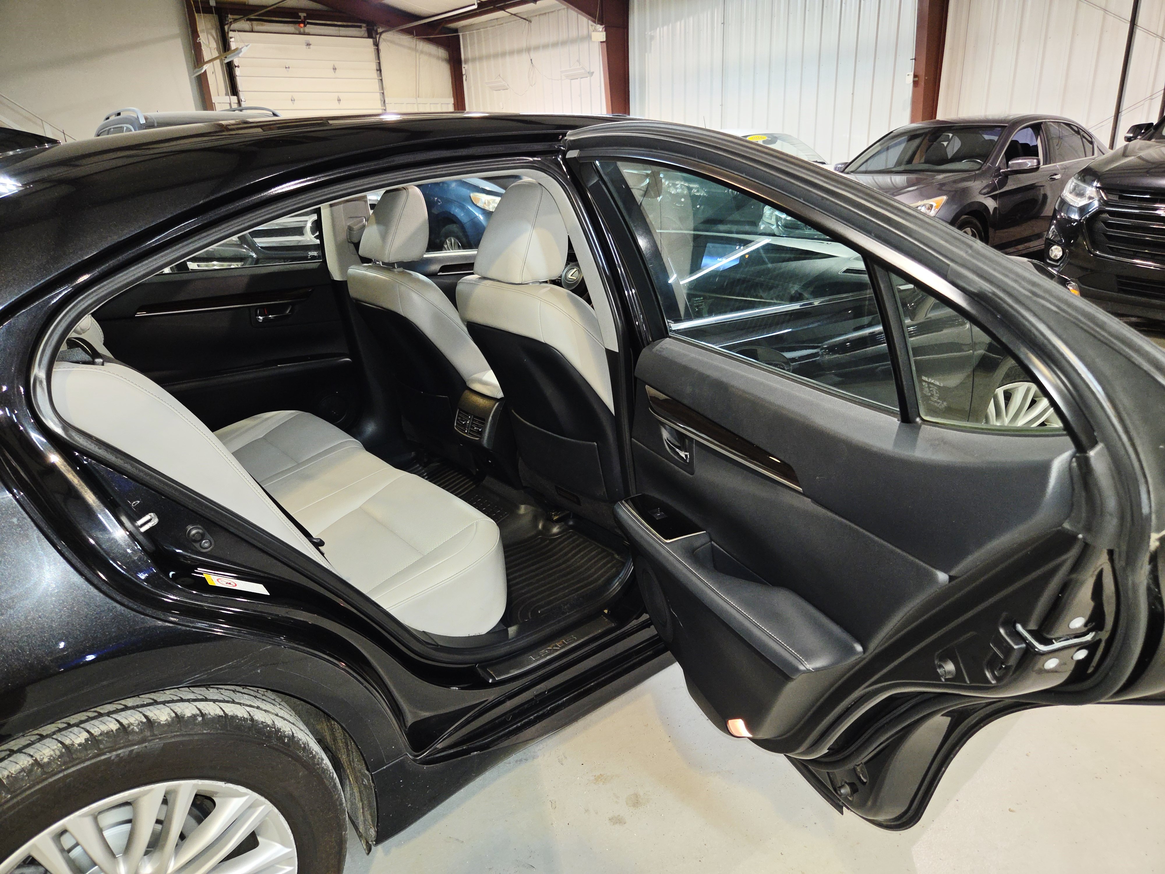 Used 2016 Lexus ES 350 w/ Premium Package w/Wood Trim FWD image 25