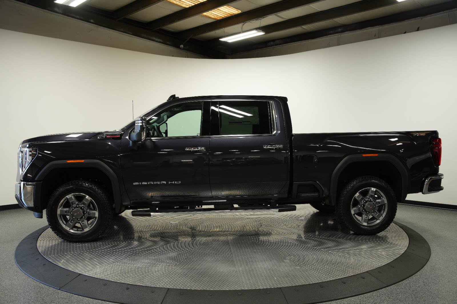 New 2025 GMC Sierra 2500 SLT w/ SLT Premium Package image 4