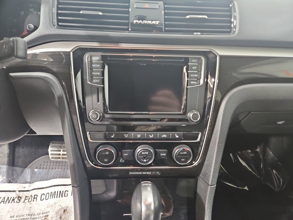 Used 2018 Volkswagen Passat 3.6 image 18