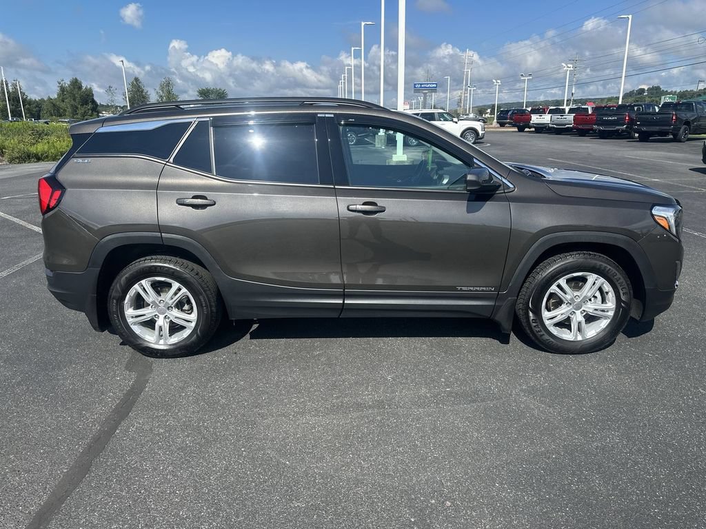 Used 2020 GMC Terrain SLE w/ Driver Convenience Package AWD/4WD image 9