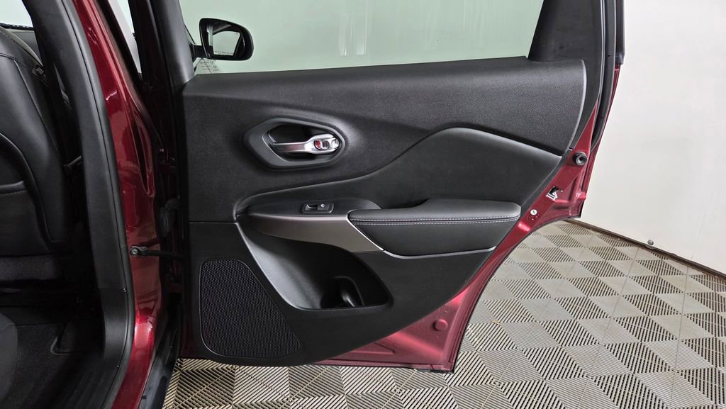 Used 2021 Jeep Cherokee Latitude Lux image 32