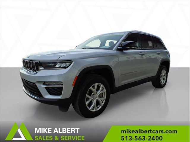 Used 2023 Jeep Grand Cherokee Limited AWD/4WD image 3