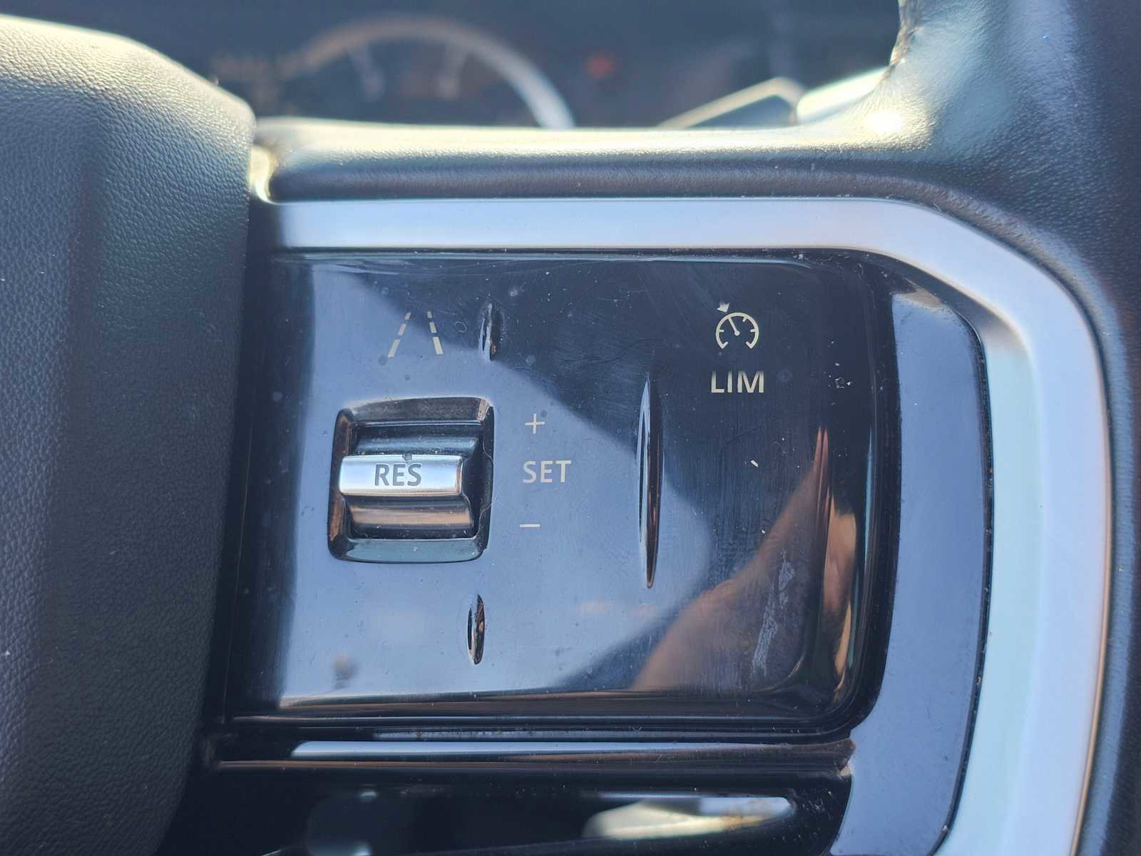 Used 2022 Land Rover Range Rover Velar S image 28