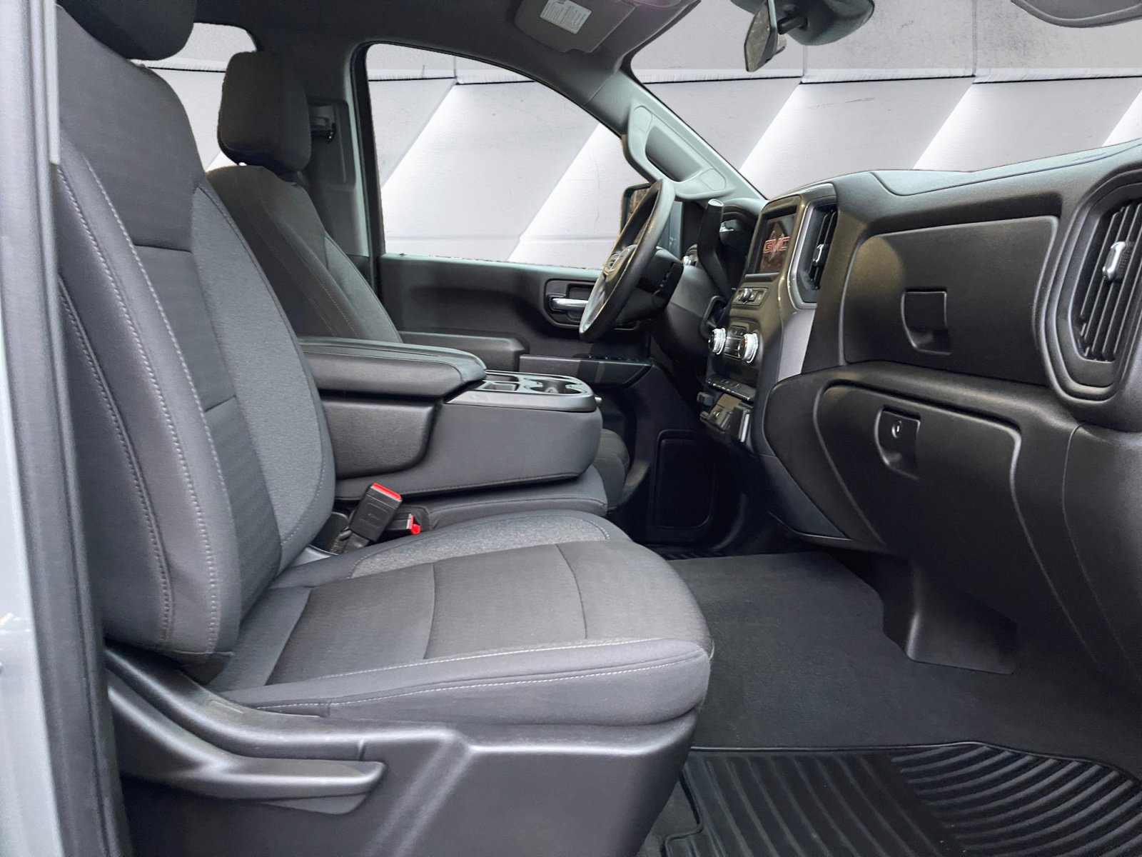 Used 2024 GMC Sierra 2500 Pro w/ Convenience Package image 16