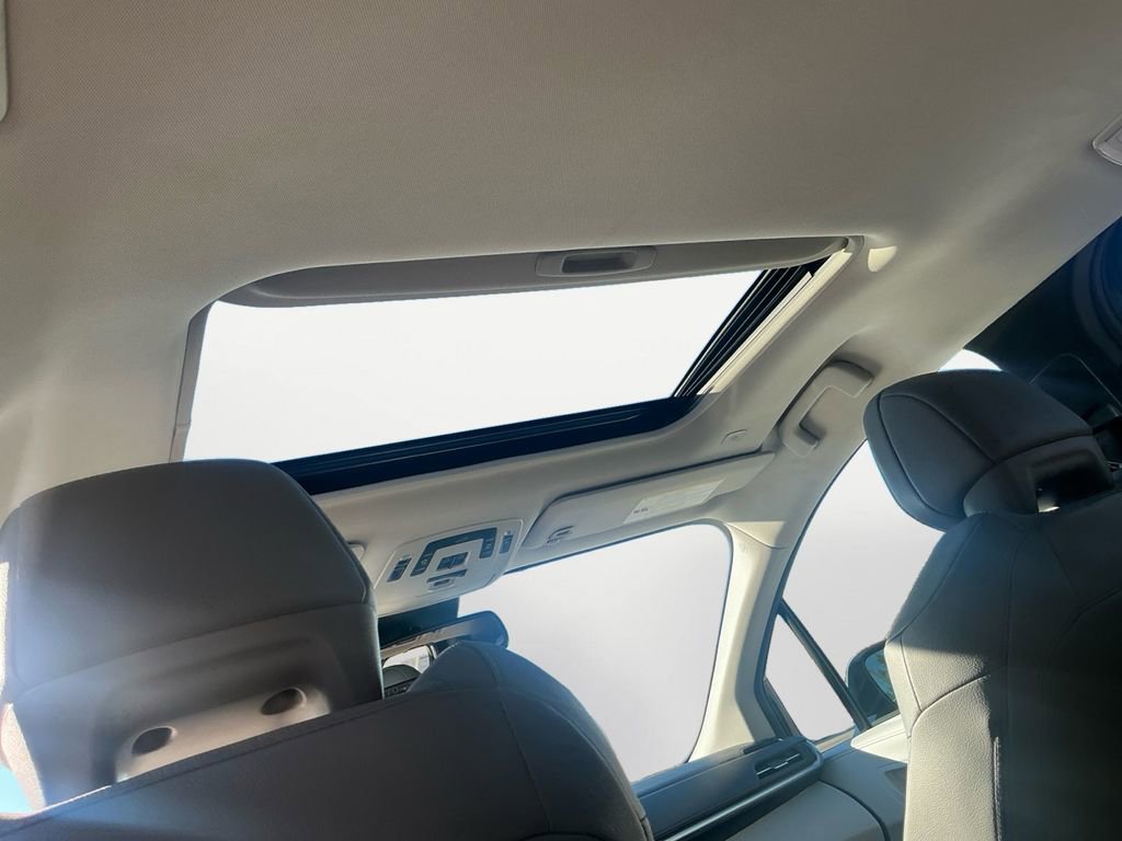 Used 2025 Toyota Sienna XLE image 19