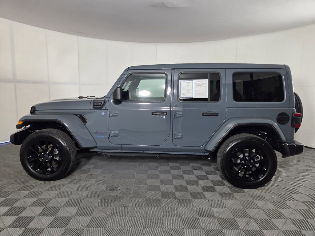 Certified 2025 Jeep Wrangler Sahara w/ Safety Group image 9