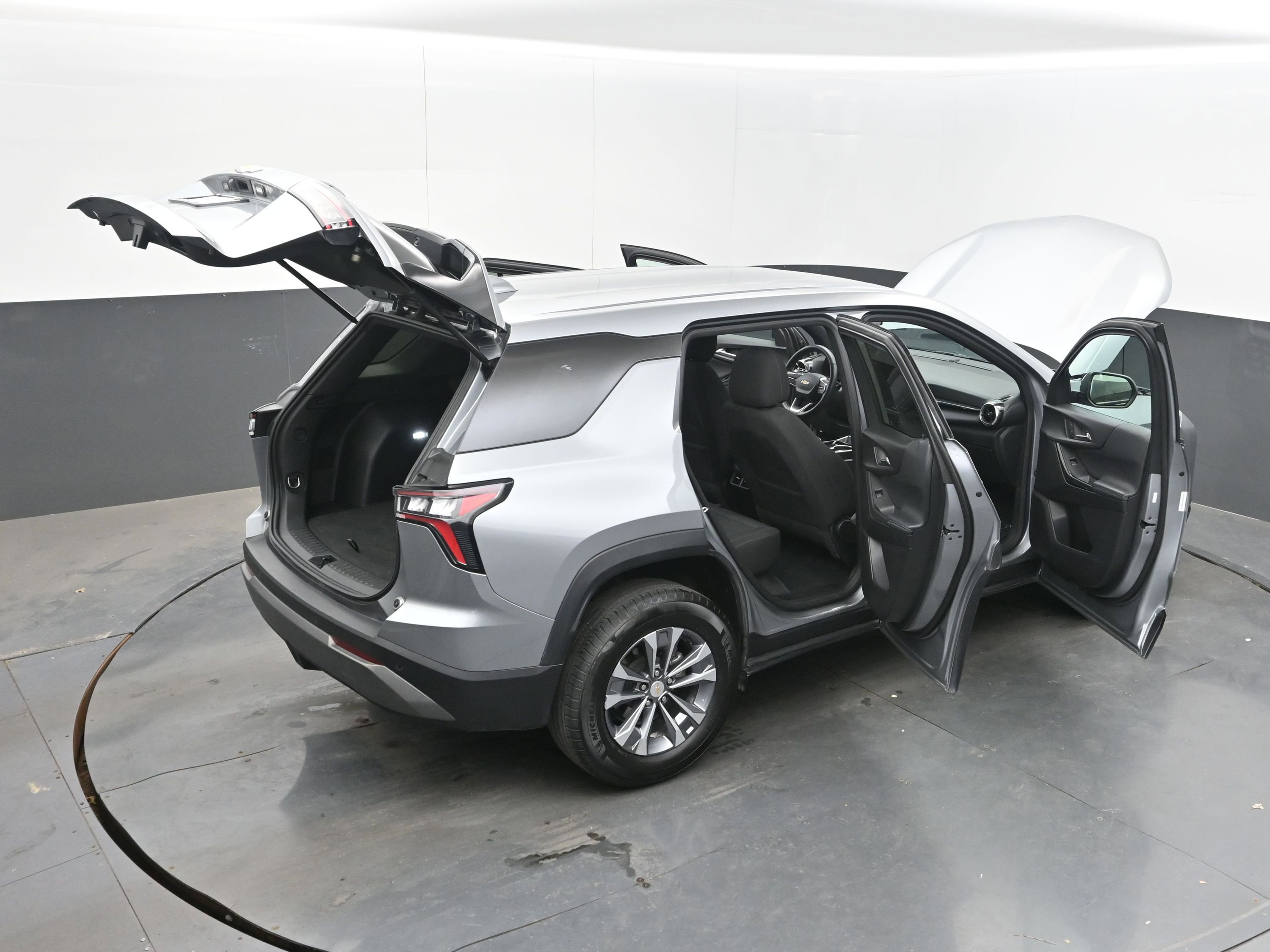 Used 2025 Chevrolet Equinox LT AWD/4WD image 42