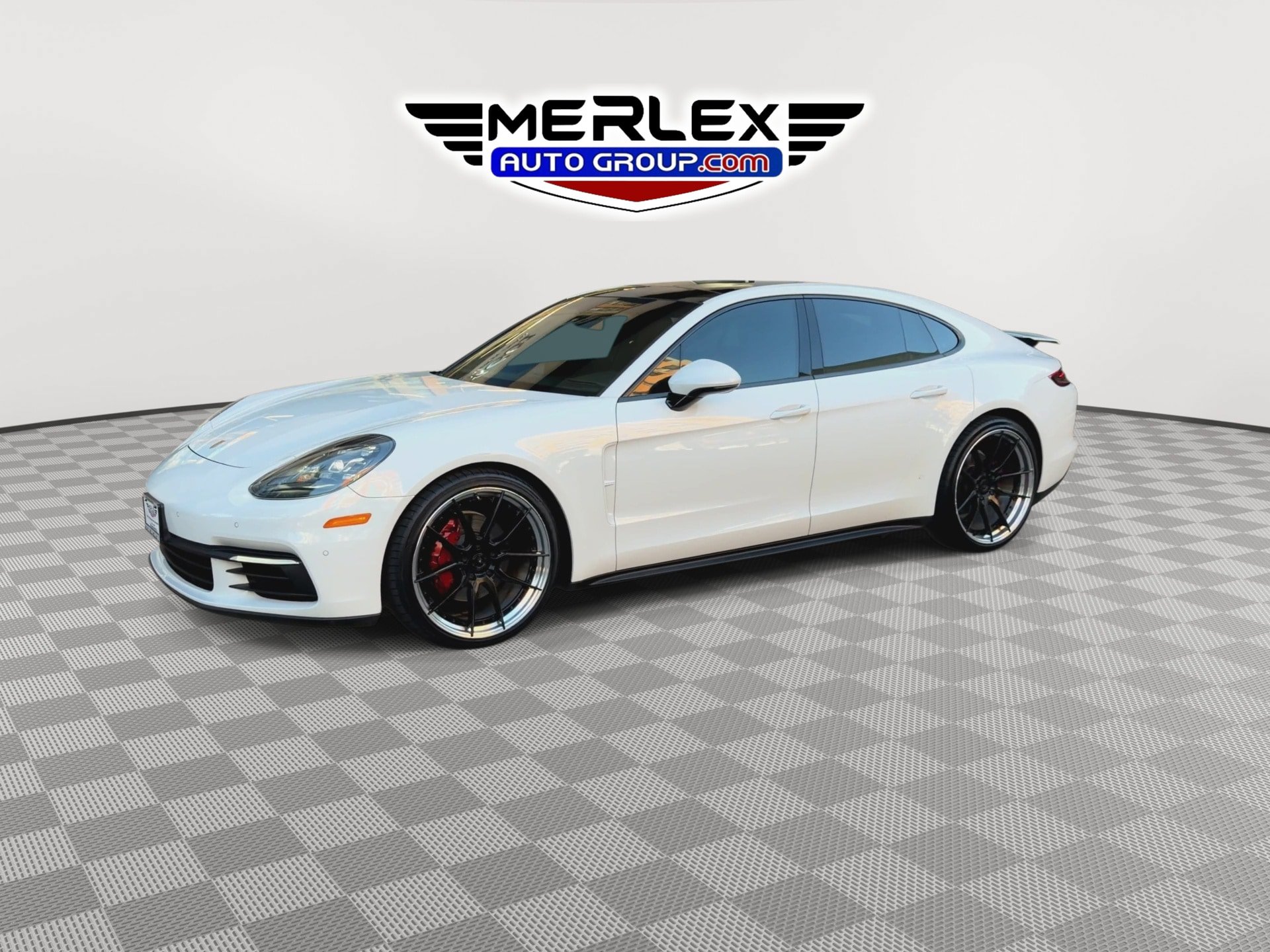 Used 2018 Porsche Panamera RWD image 4
