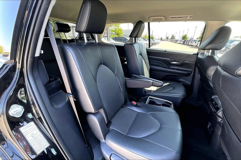 Used 2025 Toyota Grand Highlander AWD image 31