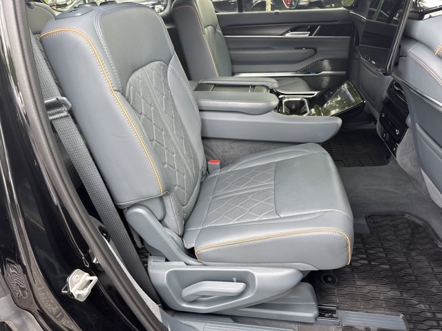 Used 2024 Jeep Grand Wagoneer Series III w/ Rear Seat Video Group 1 AWD/4WD image 15