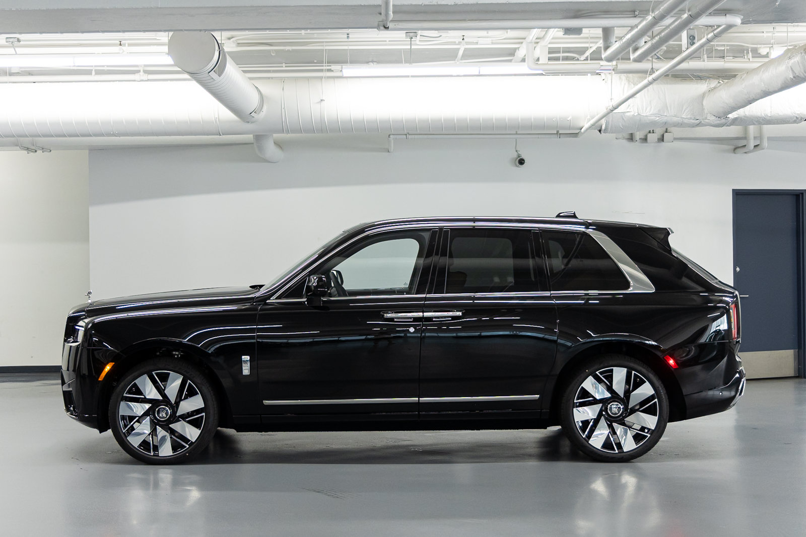 New 2027 Rolls-Royce Cullinan AWD/4WD image 2