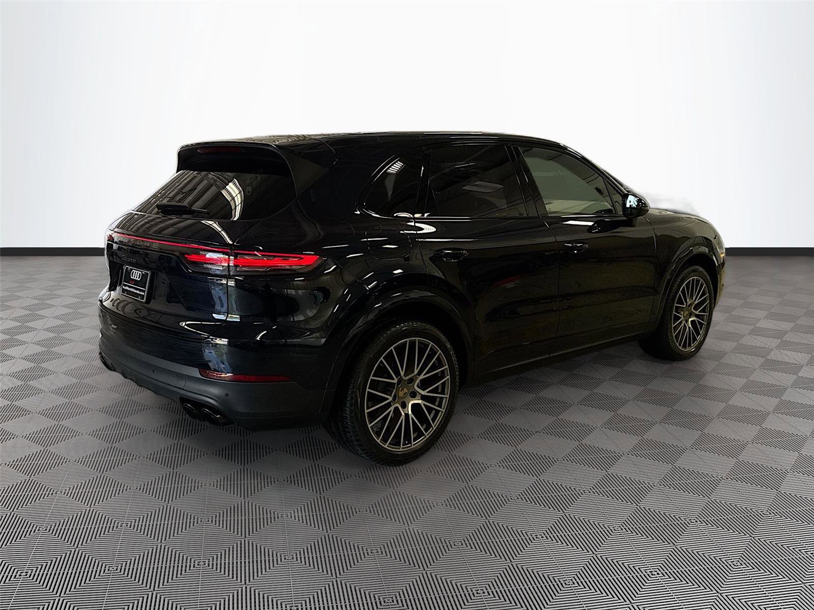 Used 2022 Porsche Cayenne Platinum Edition AWD/4WD image 7