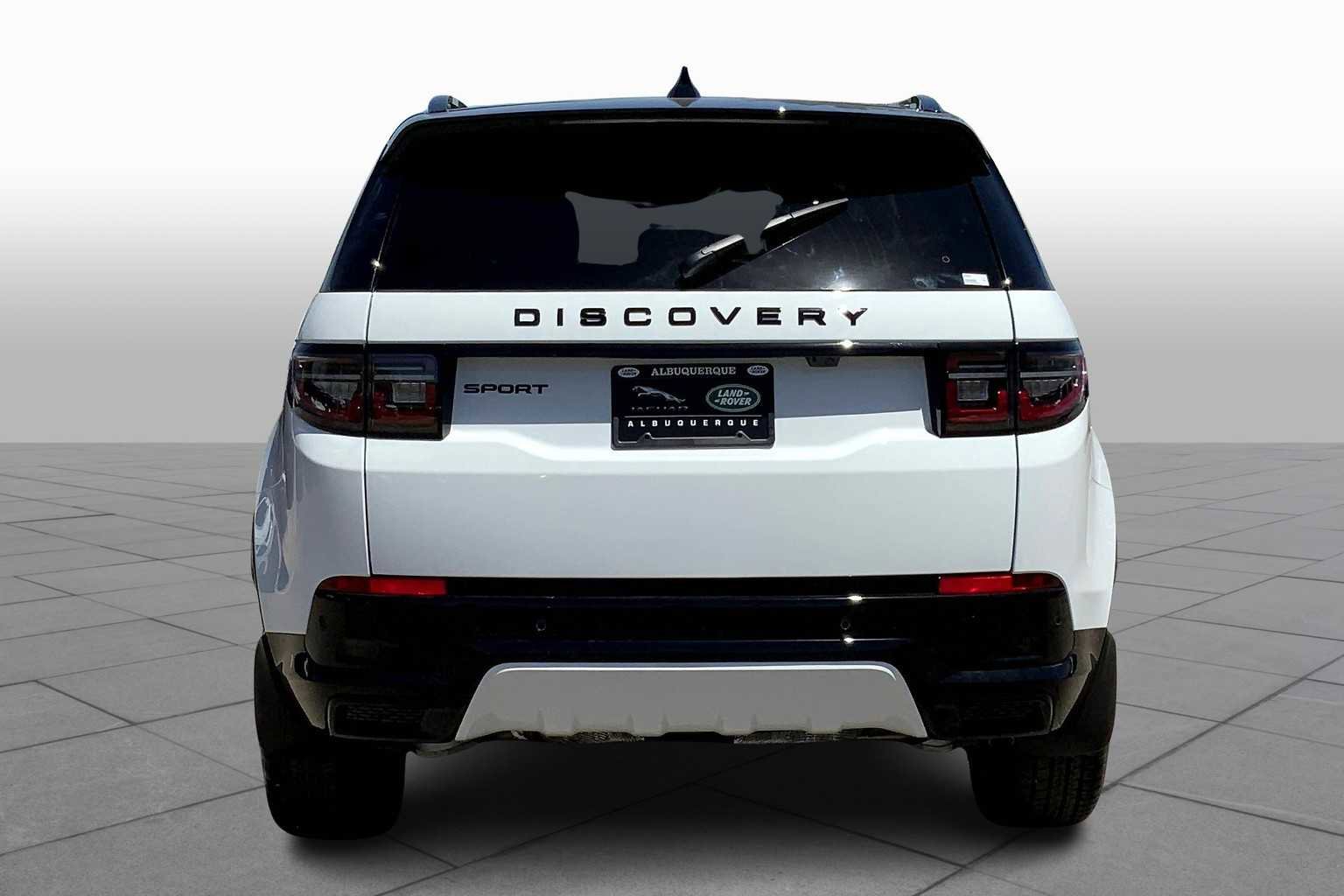 Used 2025 Land Rover Discovery Sport Dynamic SE image 4
