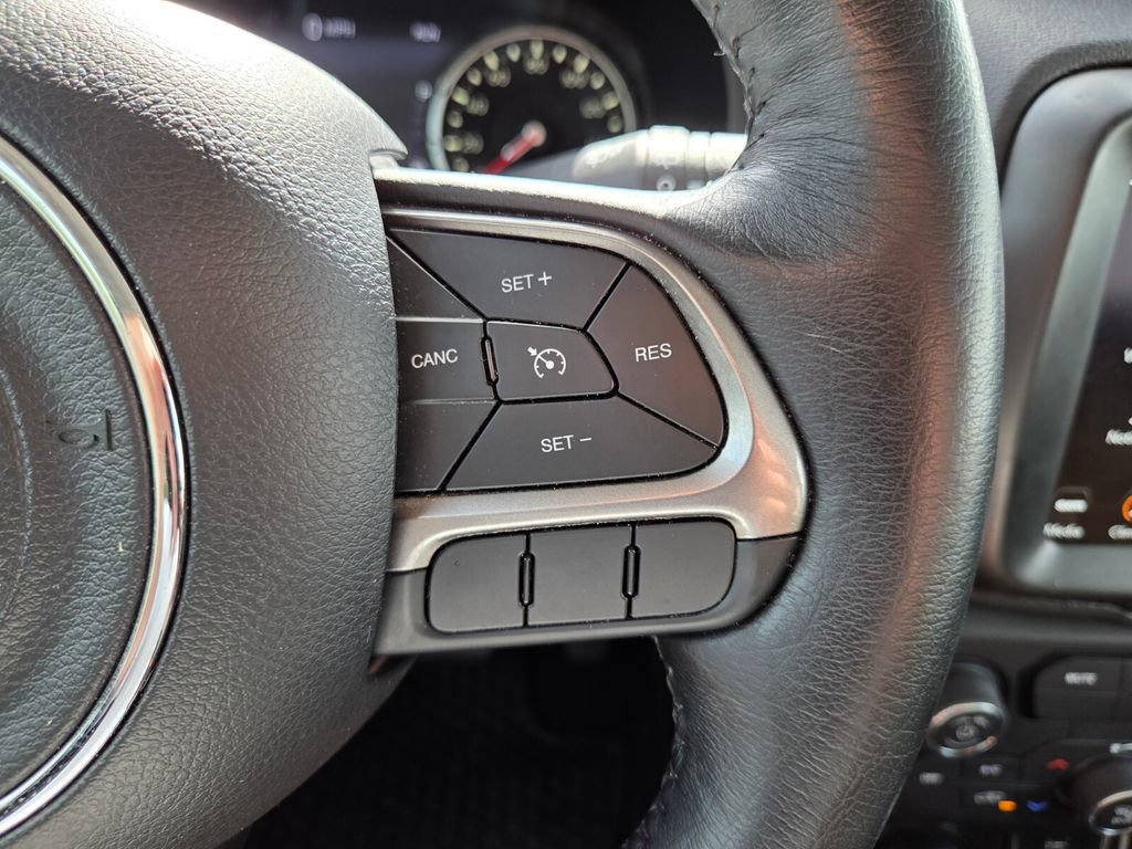 Certified 2022 Jeep Renegade Latitude w/ Convenience Group AWD/4WD image 31