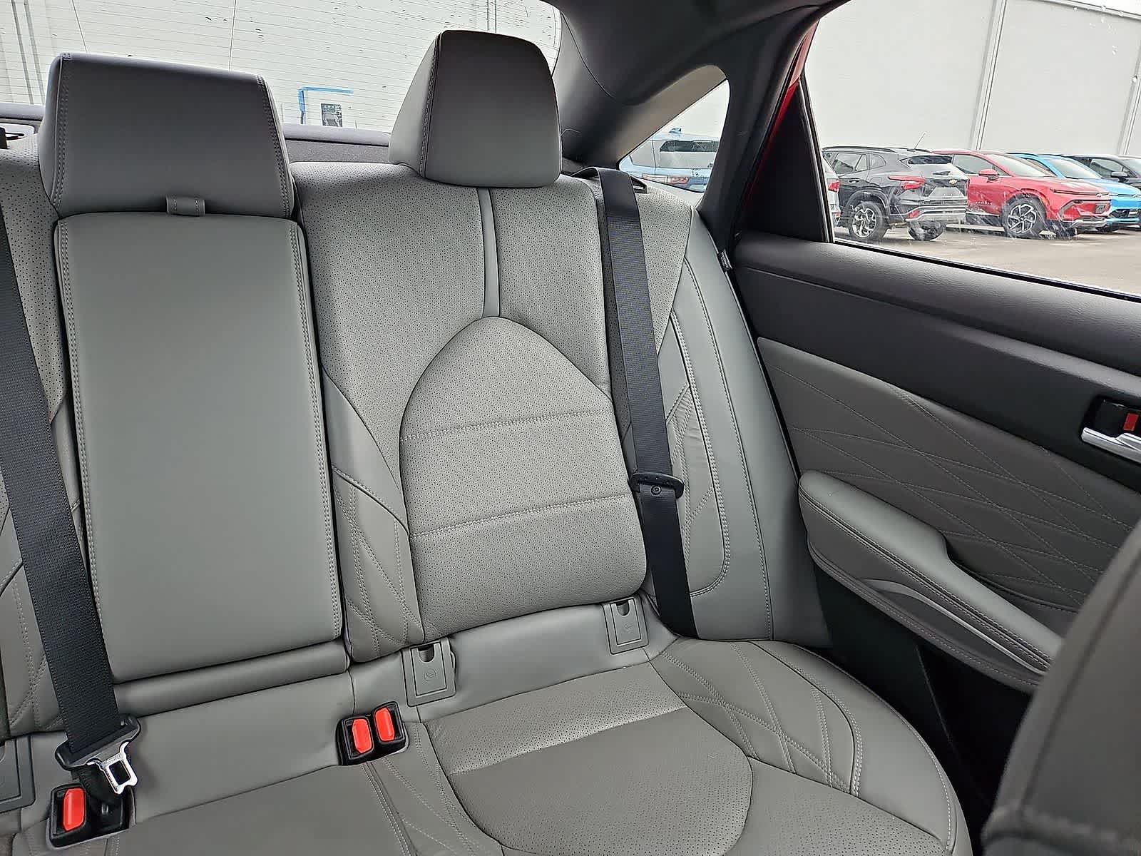 Used 2020 Toyota Avalon Limited FWD image 15