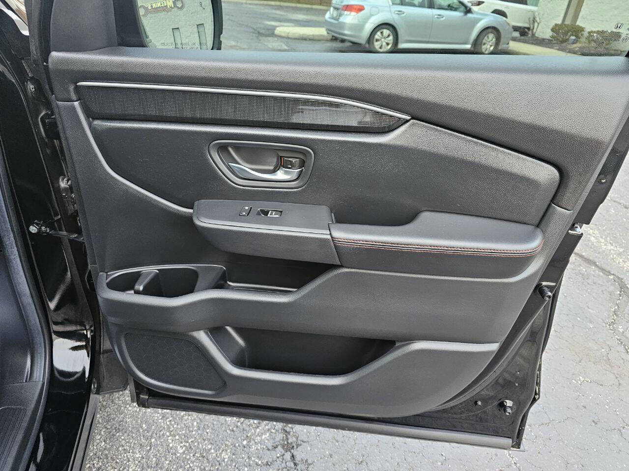 Used 2025 Honda Pilot Black Edition image 32