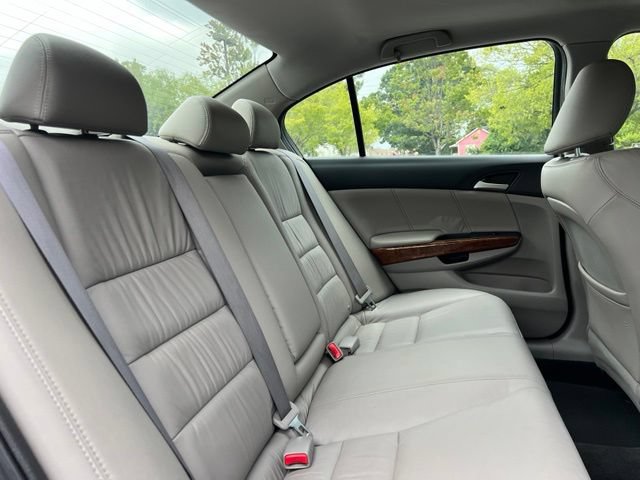 Used 2011 Honda Accord EX-L image 17