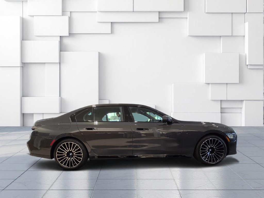 New 2026 BMW i7 xDrive60 w/ Executive Package AWD/4WD image 3