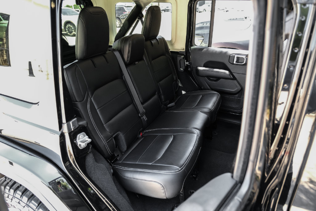 Used 2022 Jeep Wrangler Unlimited Sahara w/ LED Lighting Group AWD/4WD image 47