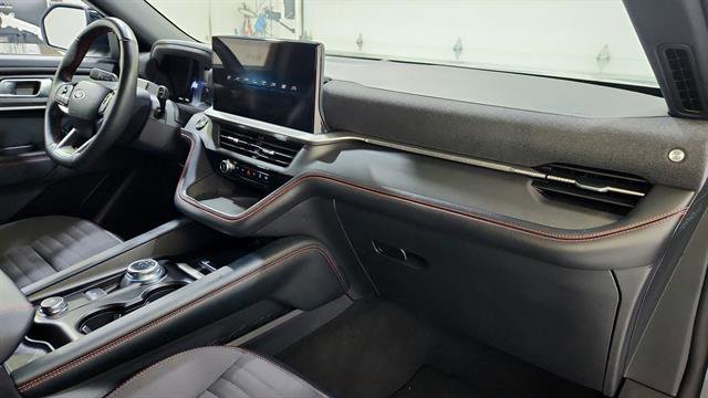 Used 2025 Ford Explorer ST-Line w/ ST-Line Street Pack image 26